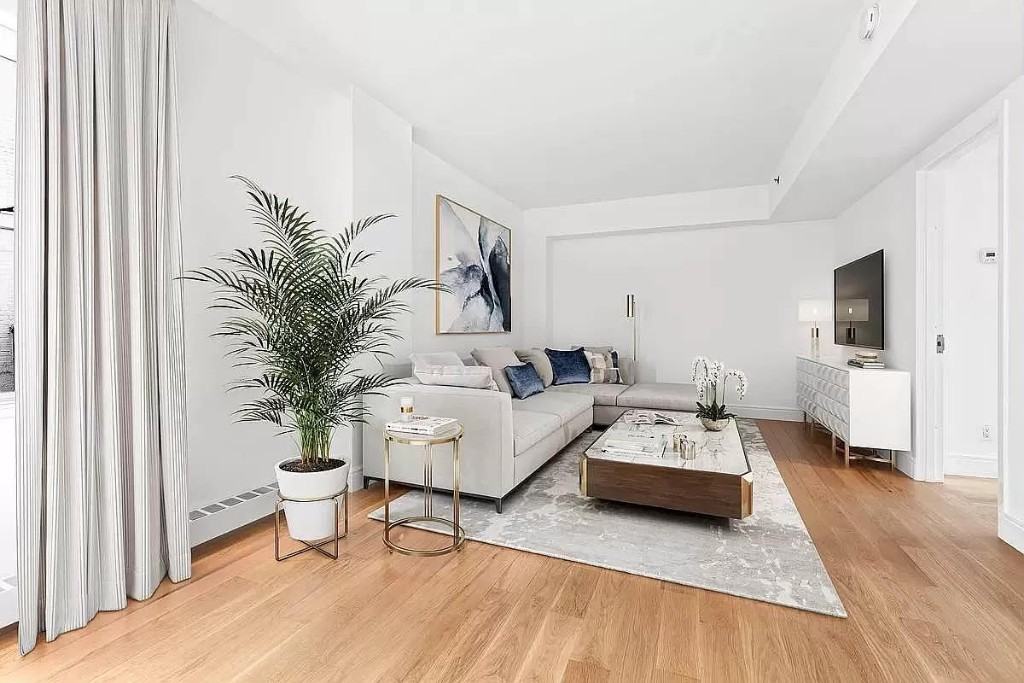 Listing photo 1 of 5