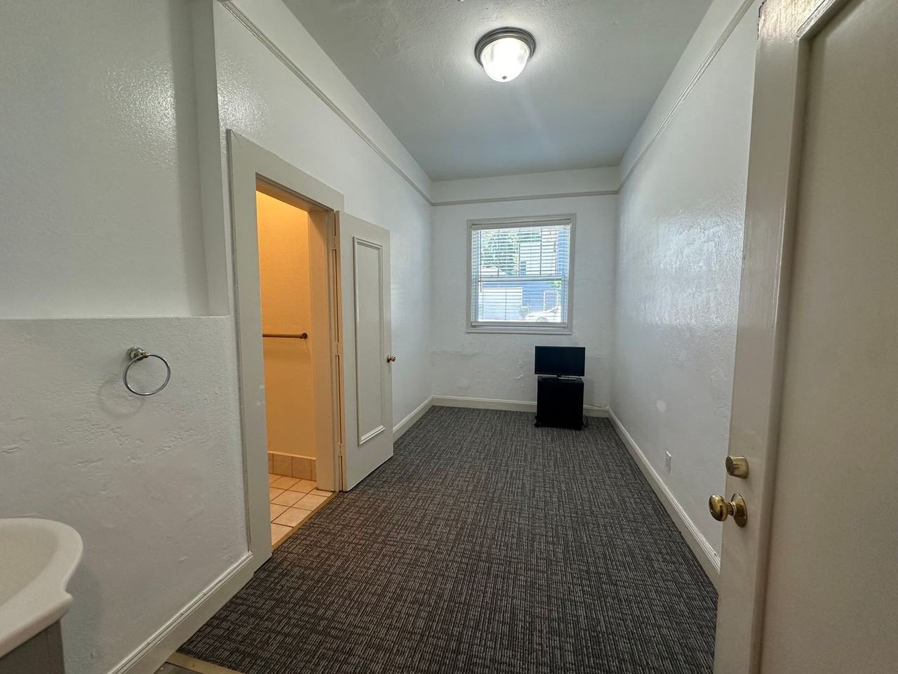Listing photo 1 of 5