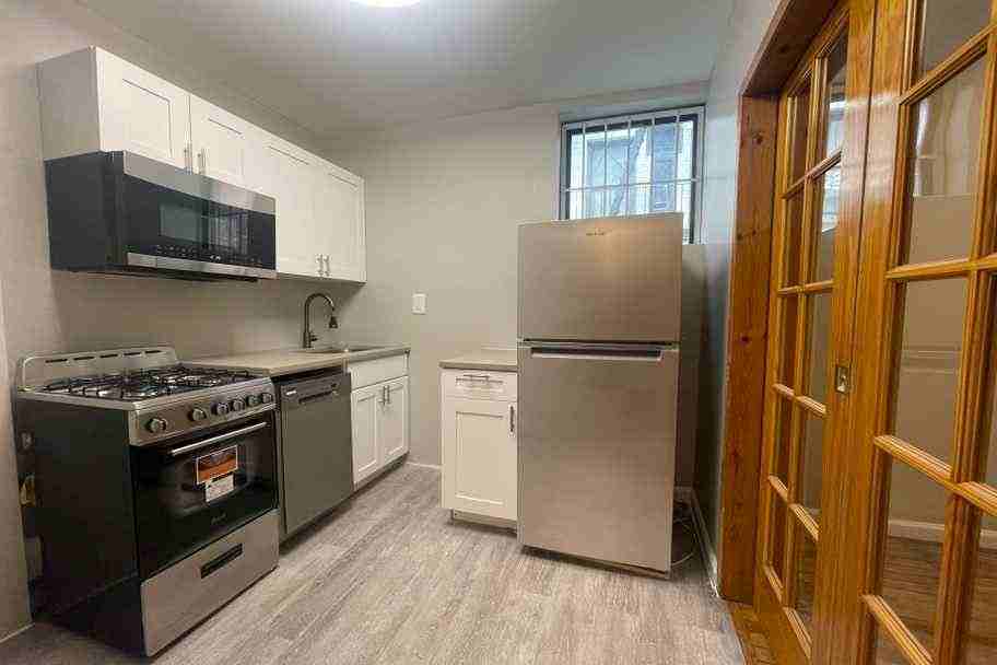 Listing photo 1 of 5