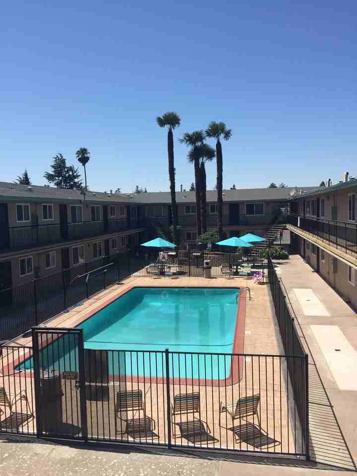 Listing photo 1 of 5