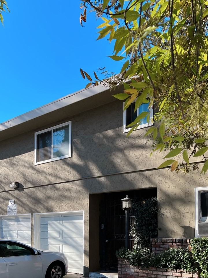 Listing photo 1 of 5