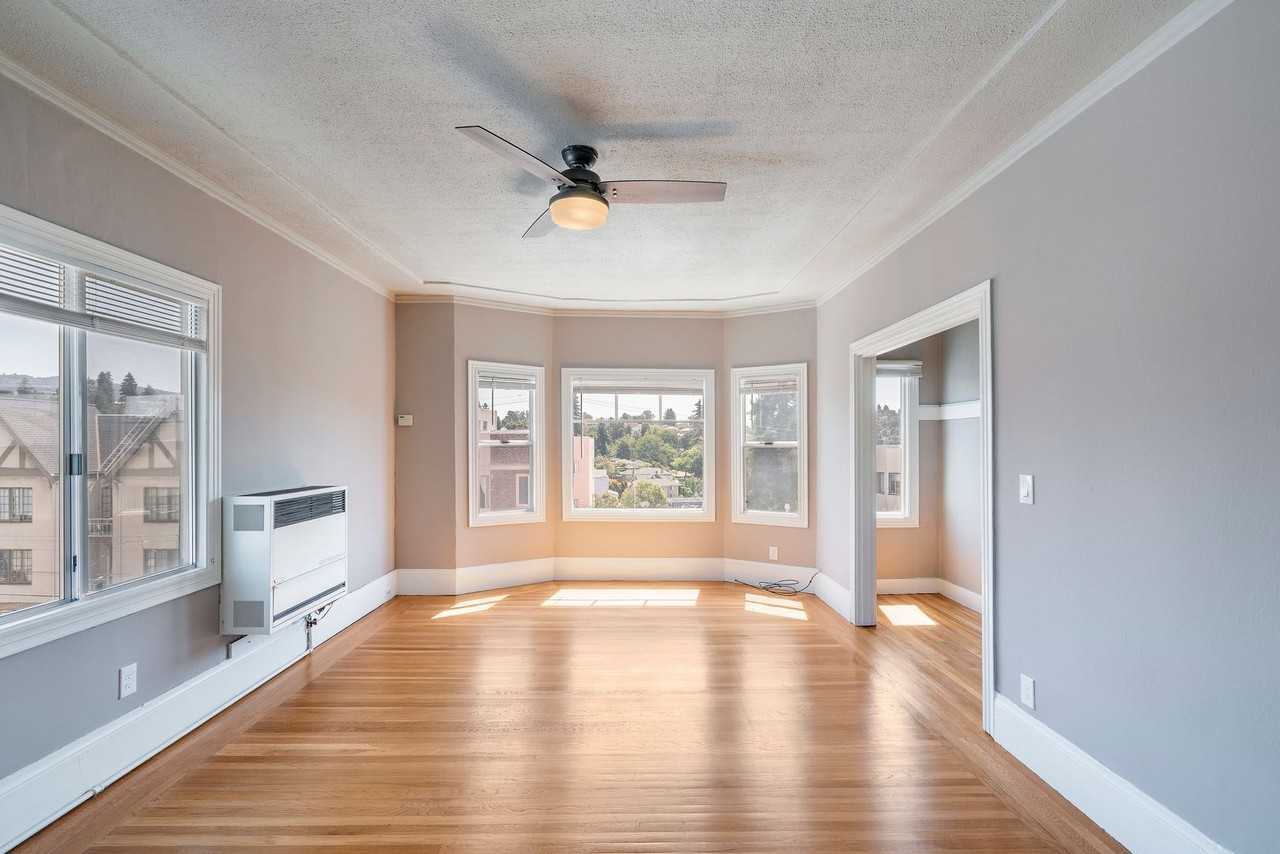 Listing photo 1 of 5
