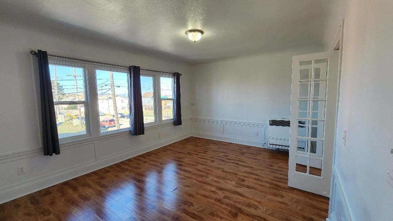 Listing photo 1 of 5