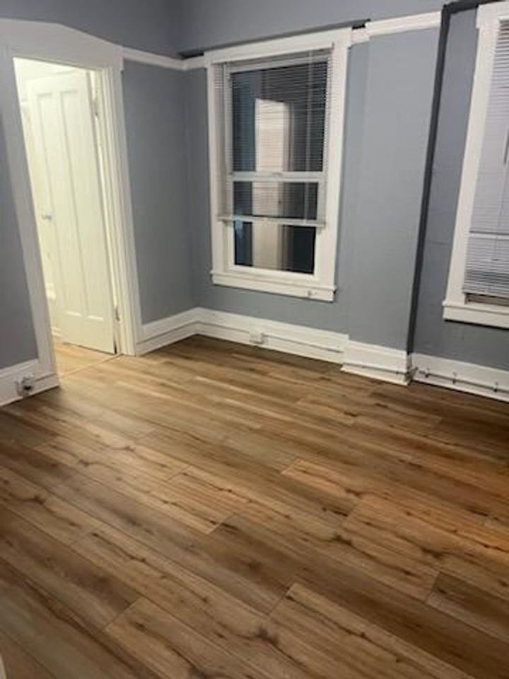 Listing photo 1 of 5