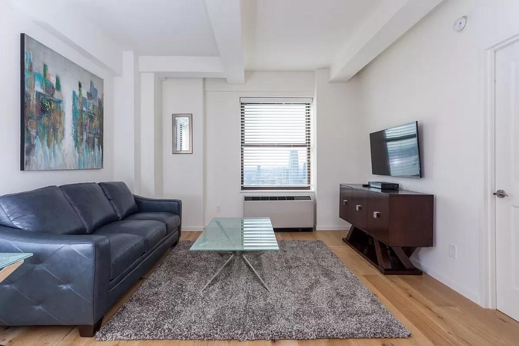 Listing photo 1 of 5