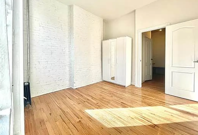 Listing photo 1 of 5