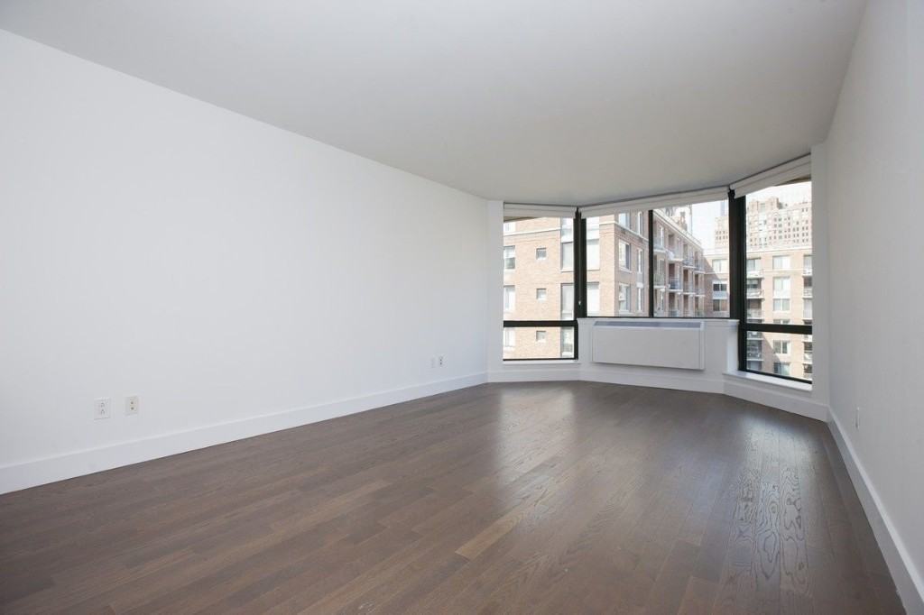 Listing photo 1 of 5