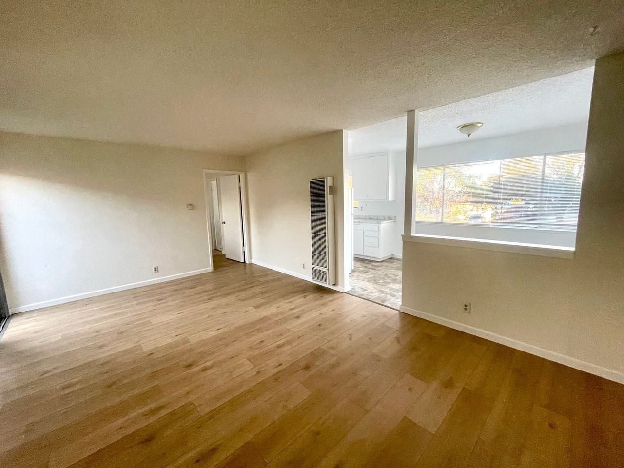 Listing photo 1 of 5