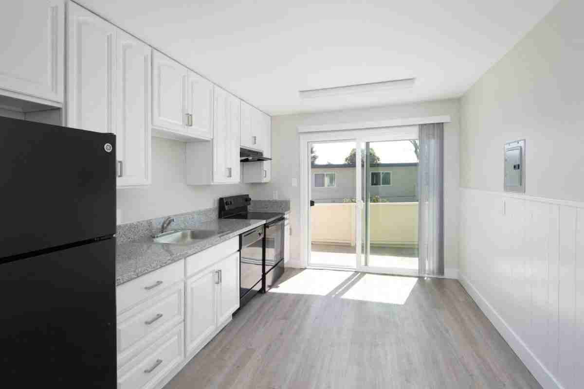 Listing photo 1 of 5