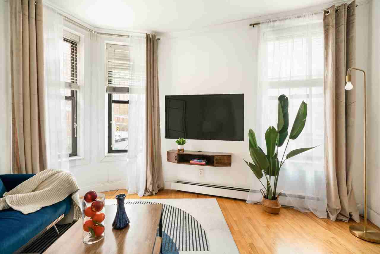 Listing photo 1 of 5