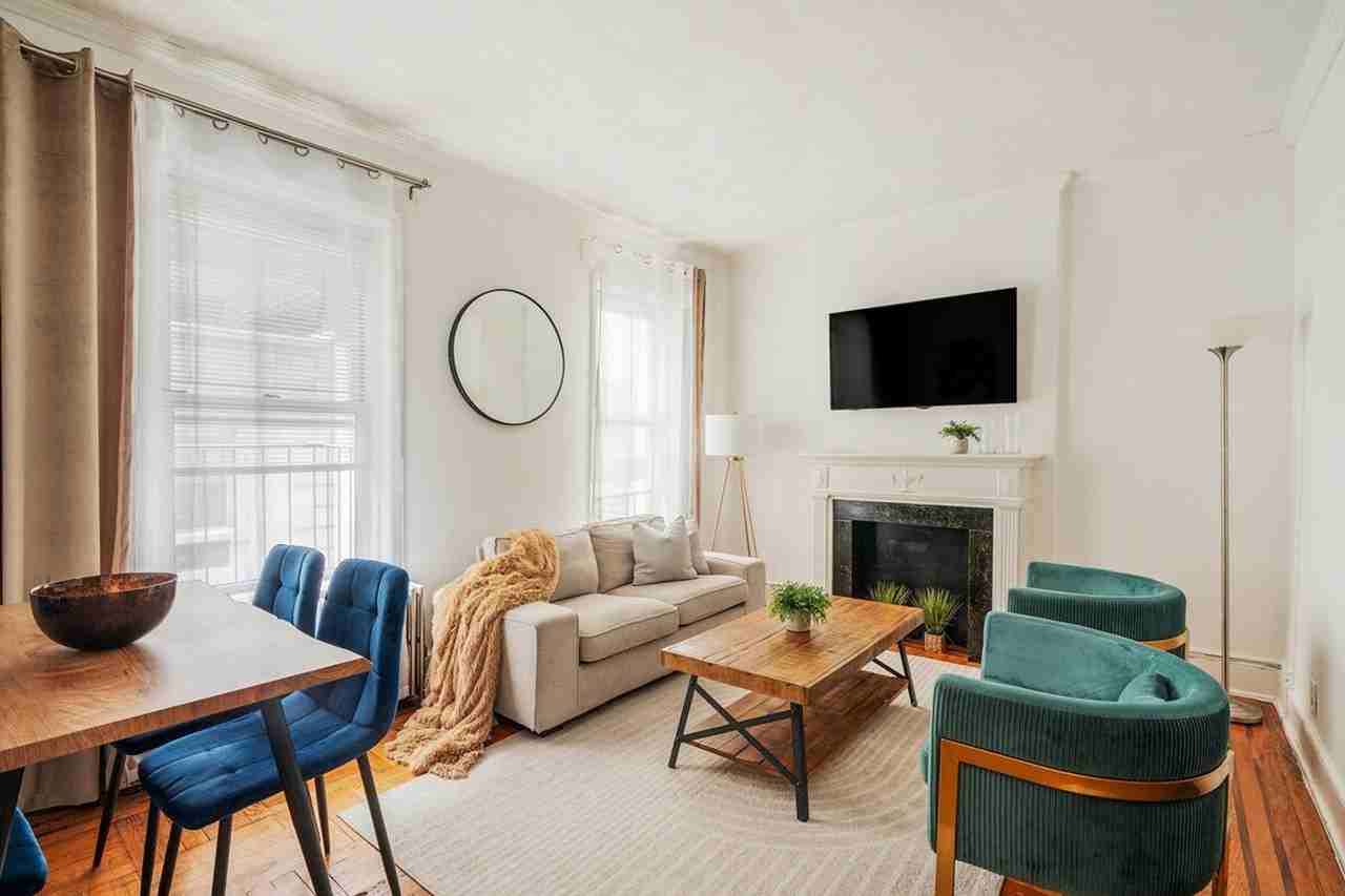 Listing photo 1 of 5