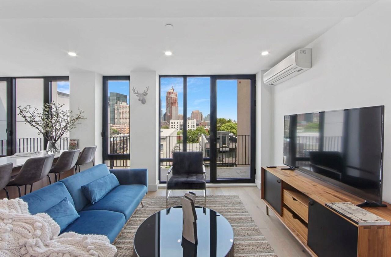 Listing photo 1 of 5