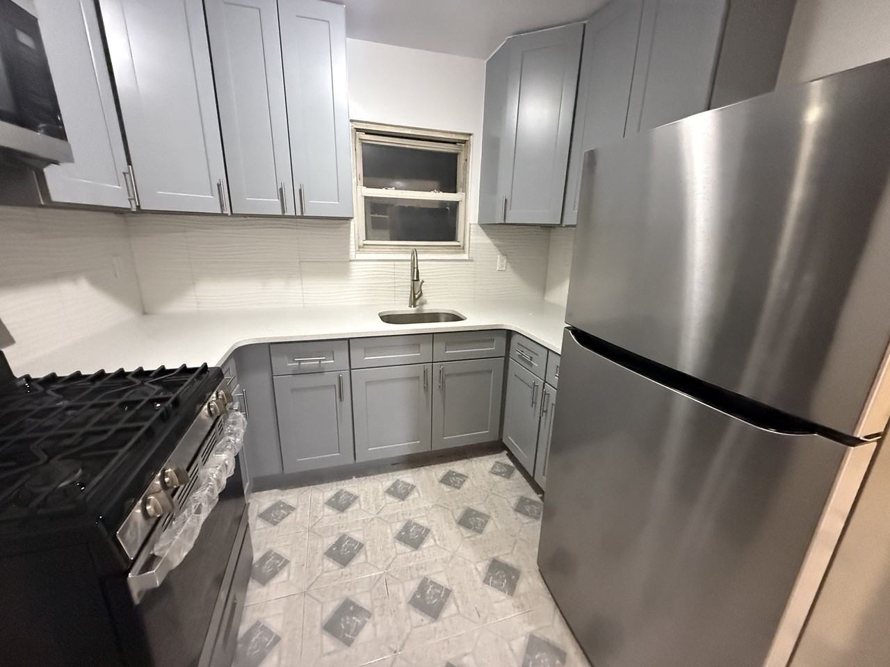 Listing photo 1 of 5