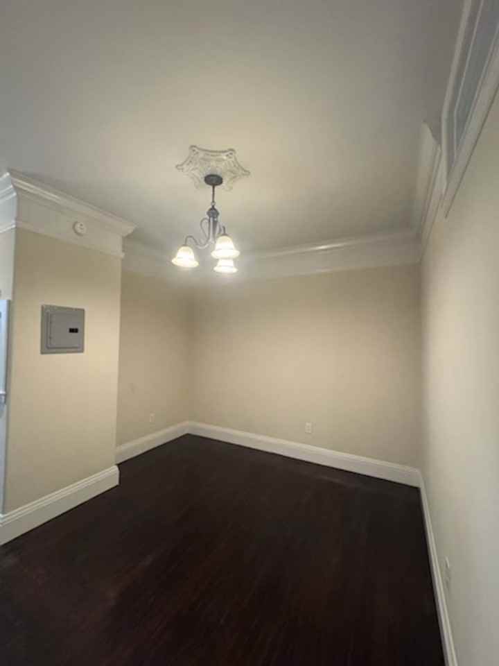 Listing photo 1 of 5