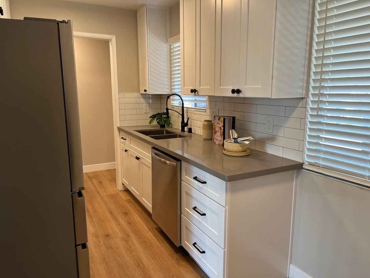 Listing photo 1 of 5