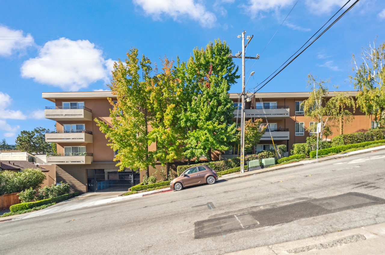 Listing photo 1 of 5