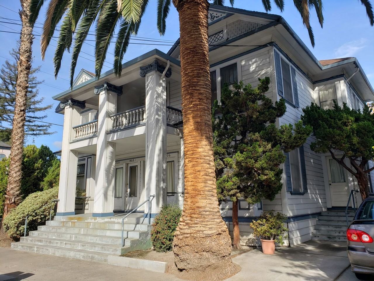 Listing photo 1 of 5