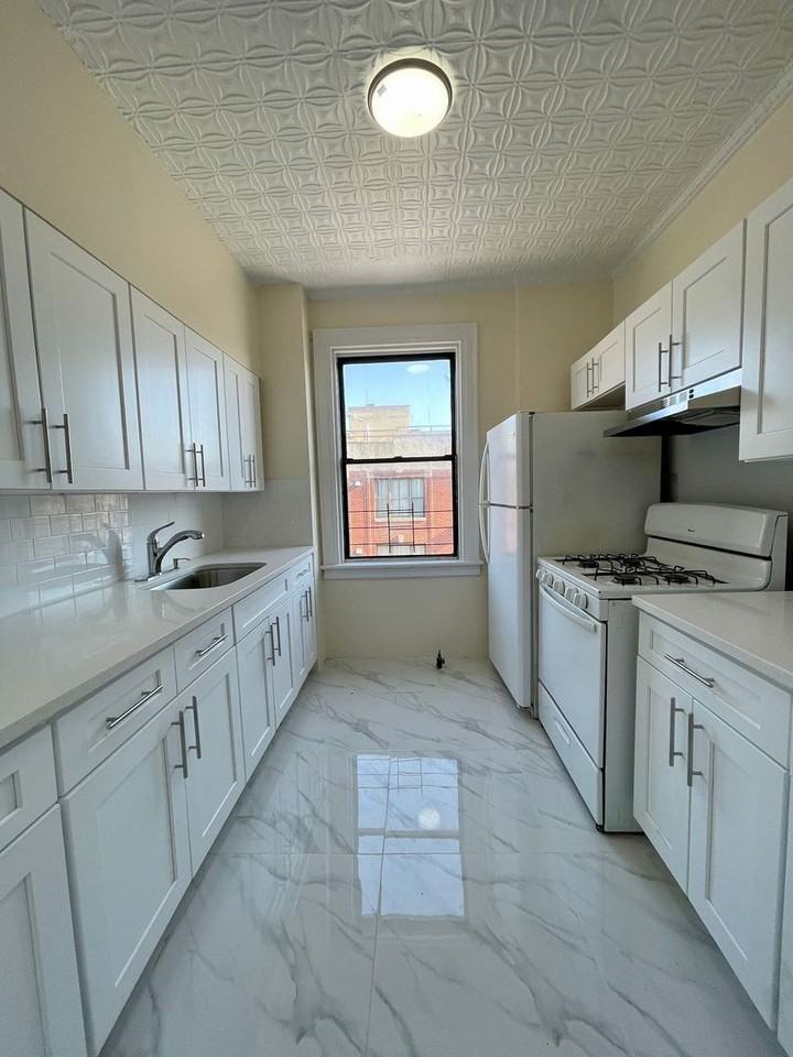 Listing photo 1 of 5