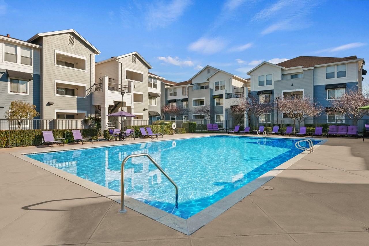 Listing photo 1 of 5