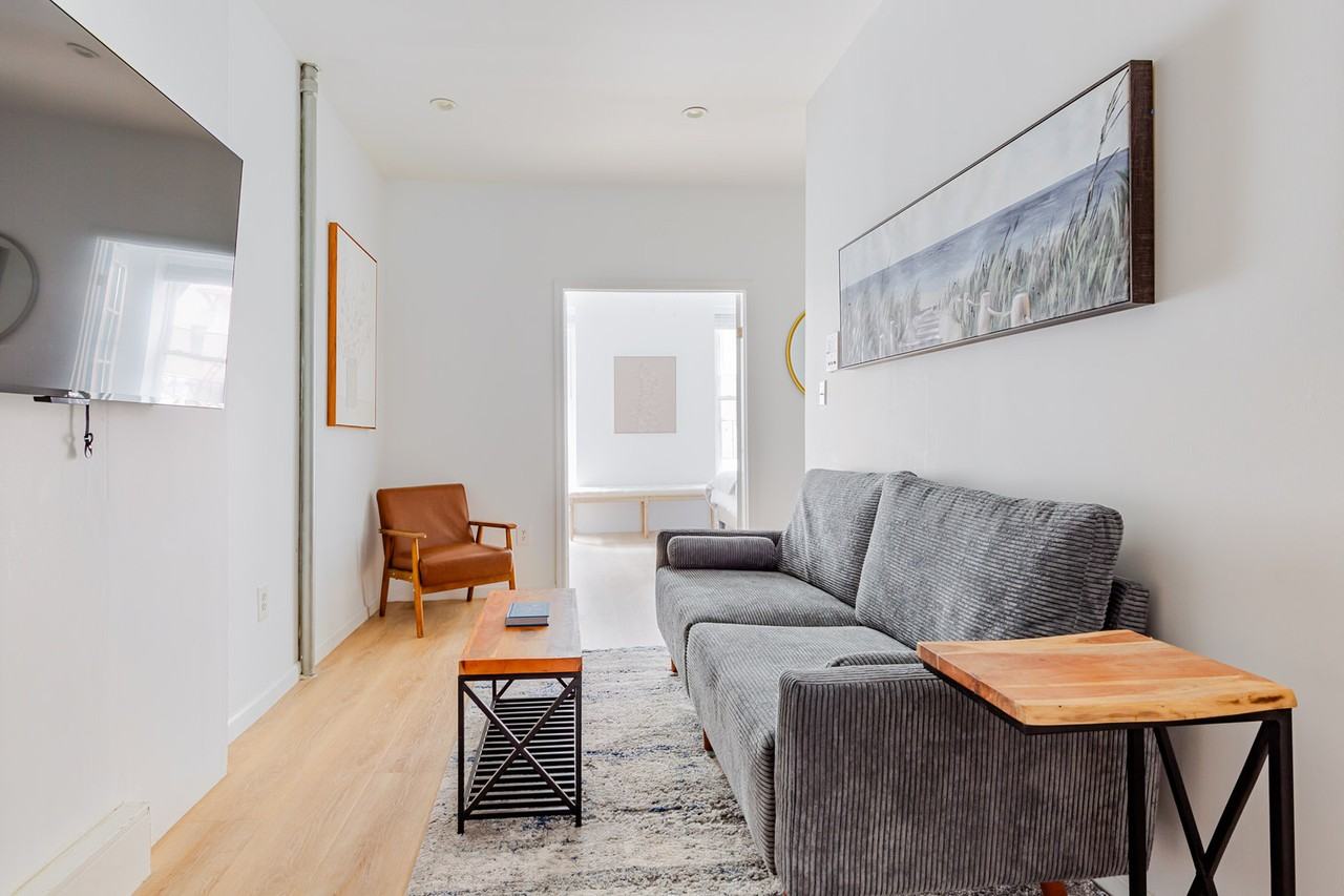 Listing photo 1 of 5