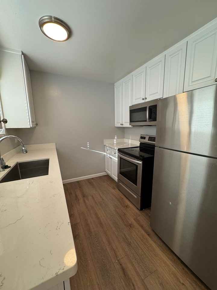 Listing photo 1 of 5