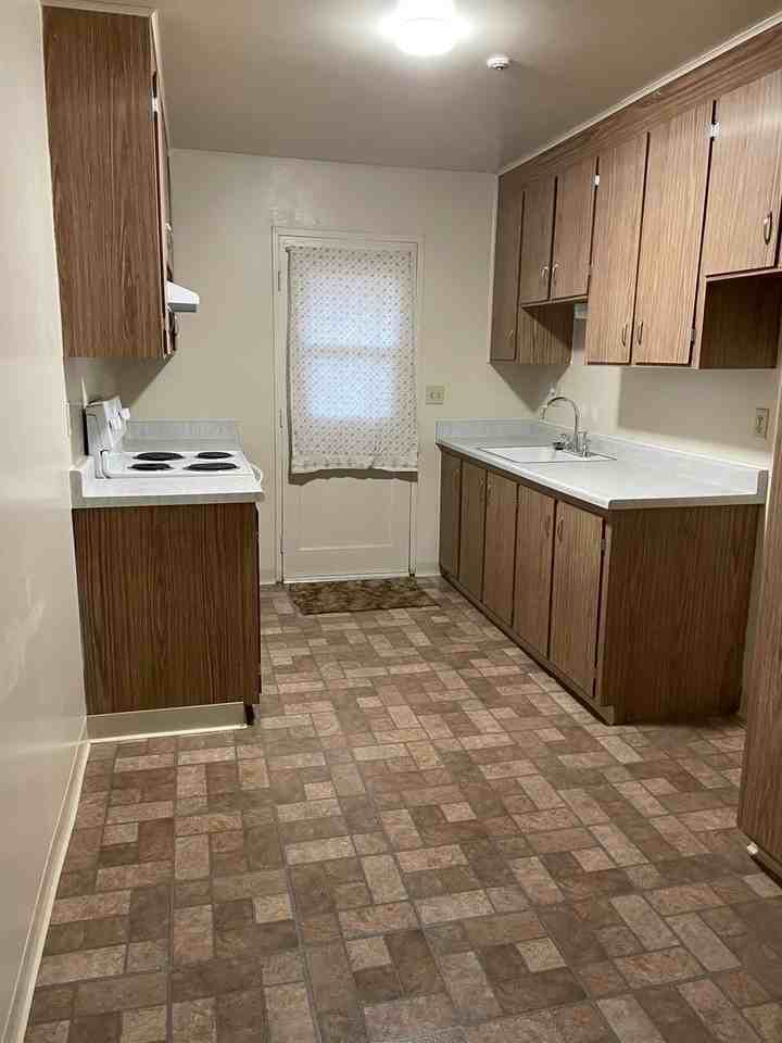 Listing photo 1 of 5