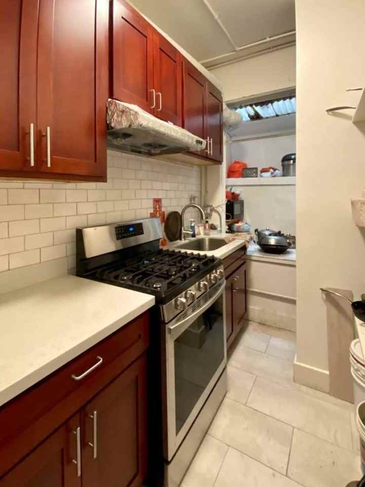 Listing photo 1 of 5