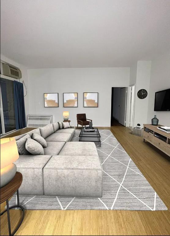 Listing photo 1 of 5