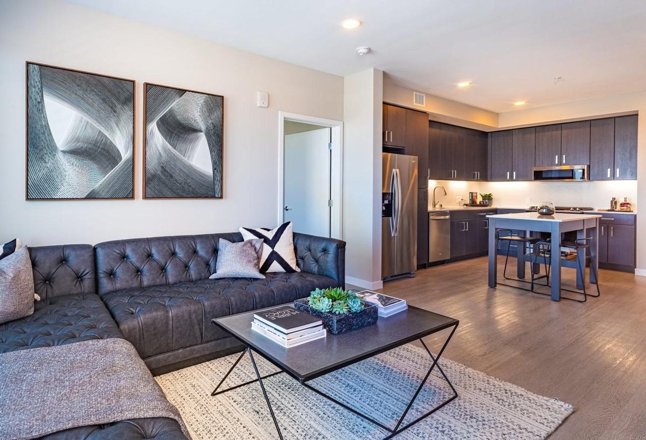 Listing photo 1 of 5