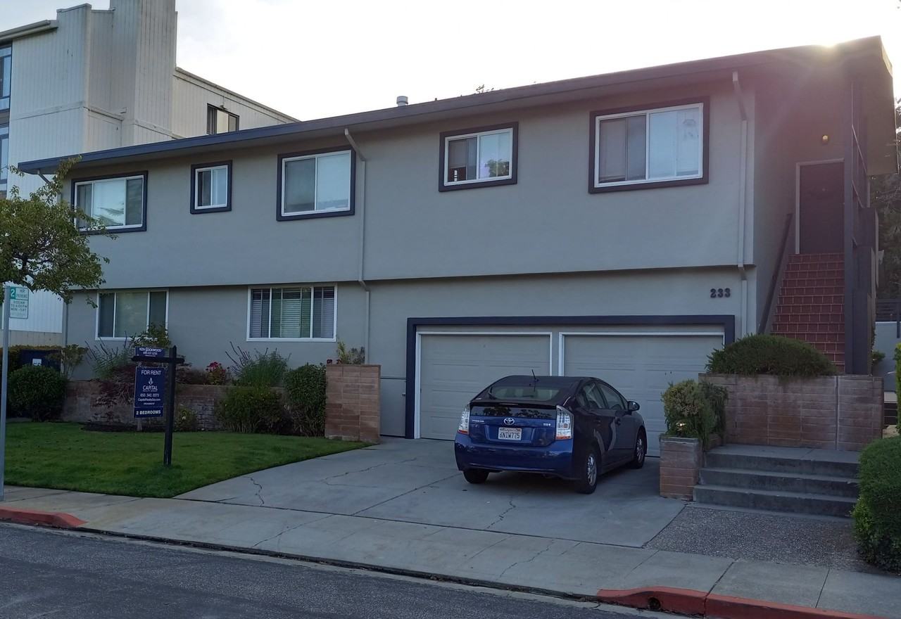 Listing photo 1 of 5