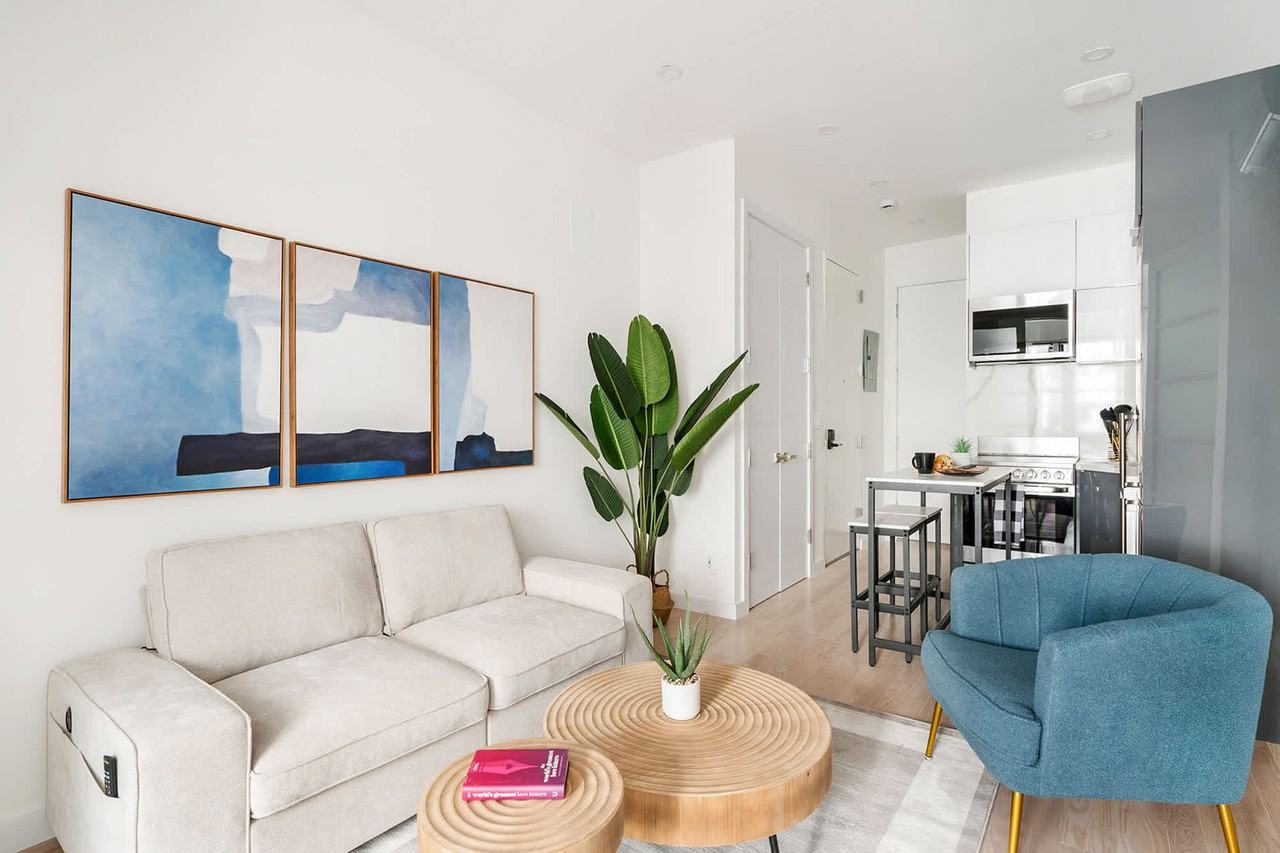 Listing photo 1 of 5