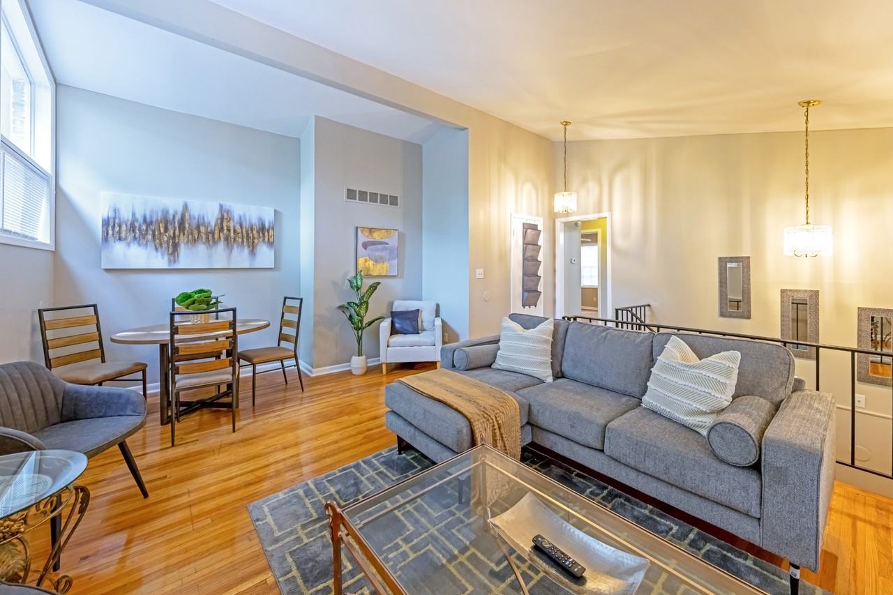 Listing photo 1 of 5