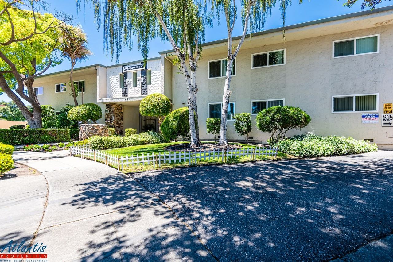 Listing photo 1 of 5