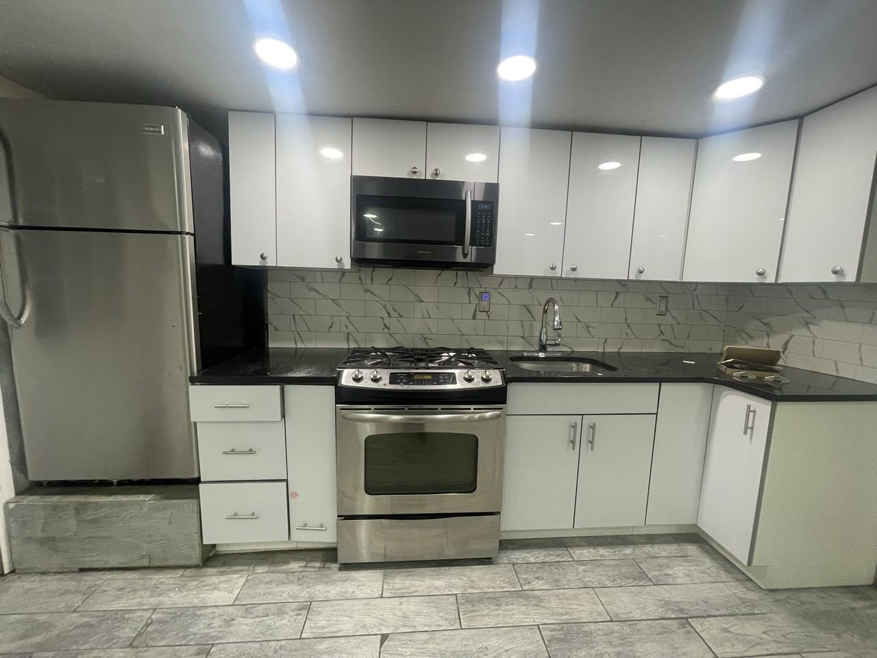 Listing photo 1 of 5