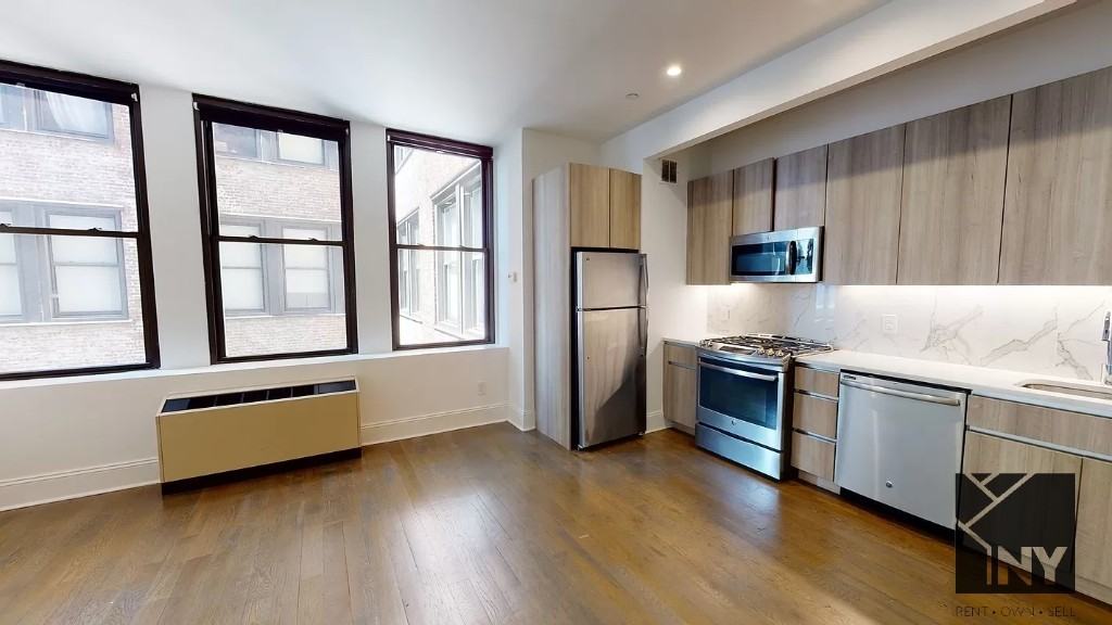 Listing photo 1 of 4