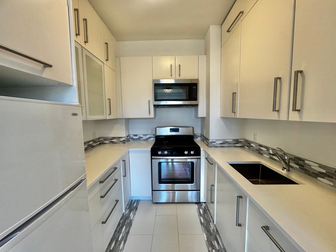 Listing photo 1 of 5