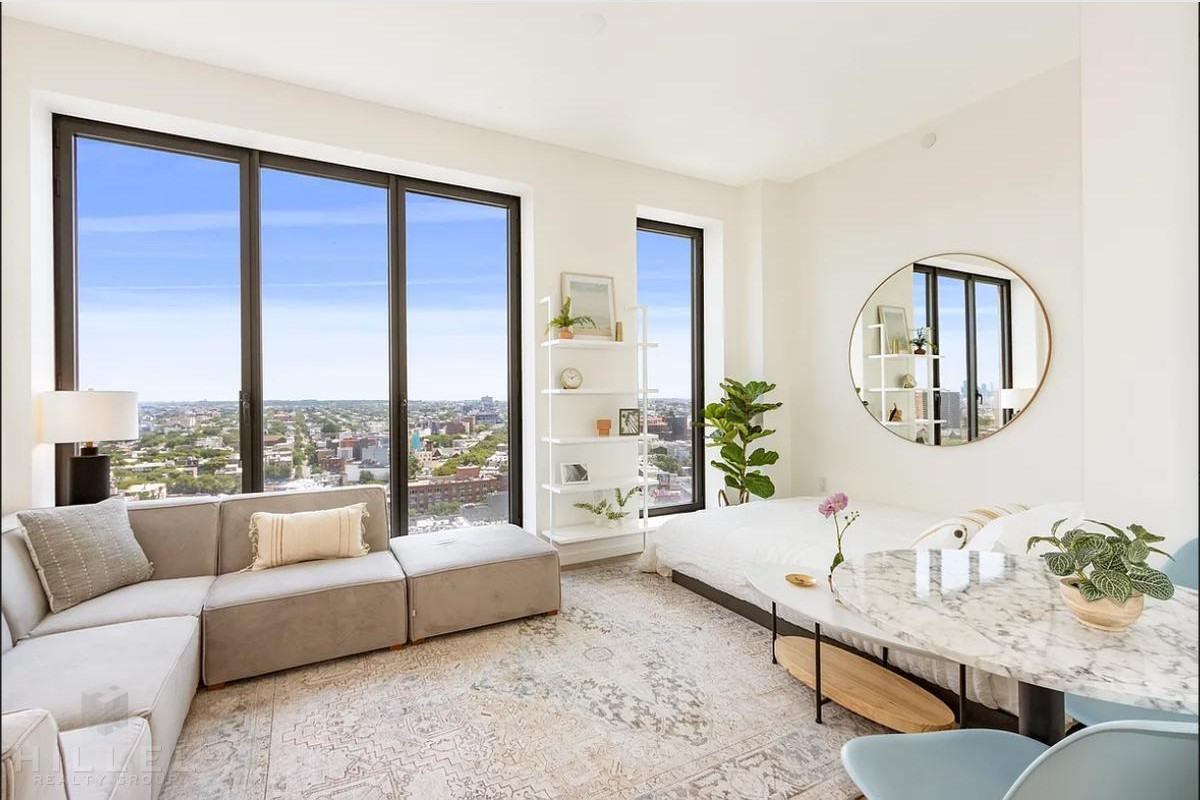 Listing photo 1 of 5