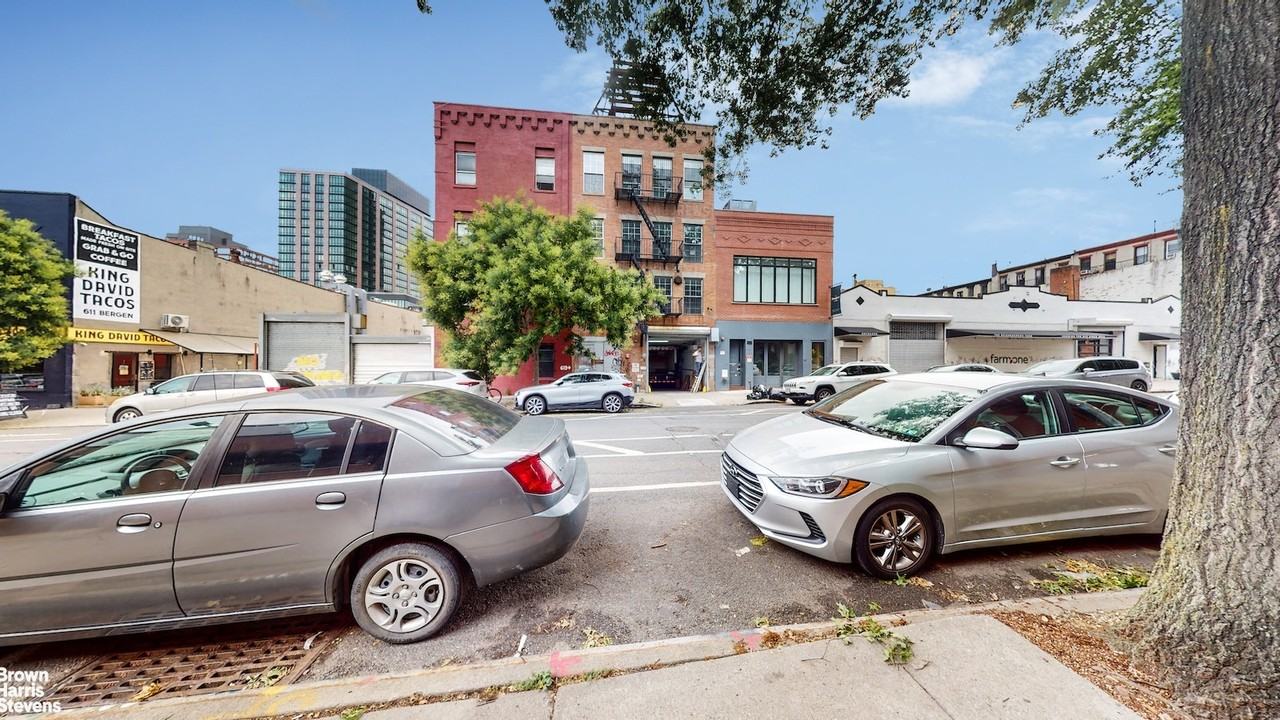 Listing photo 1 of 5