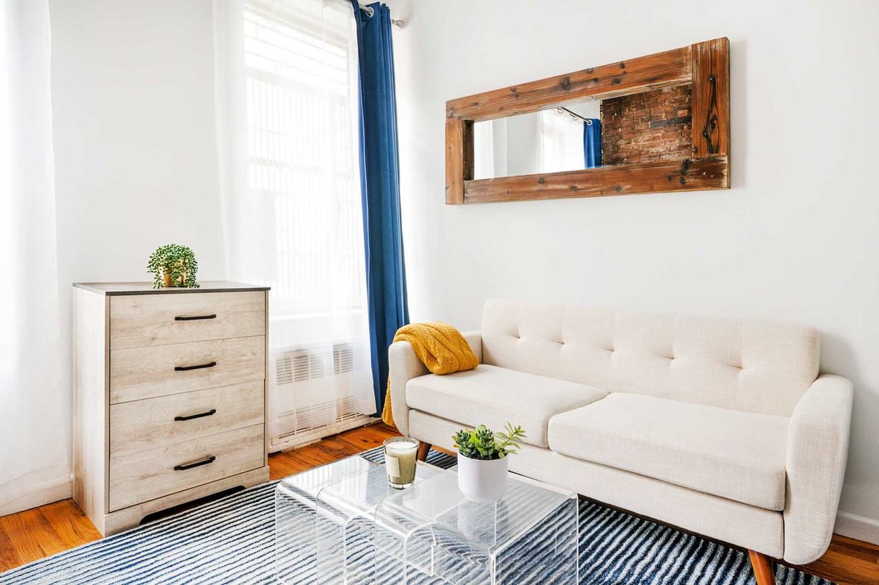 Listing photo 1 of 5