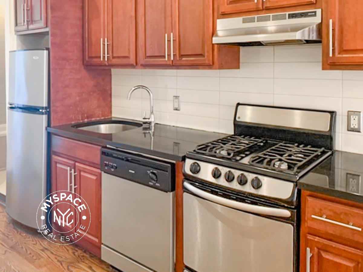 Listing photo 1 of 5