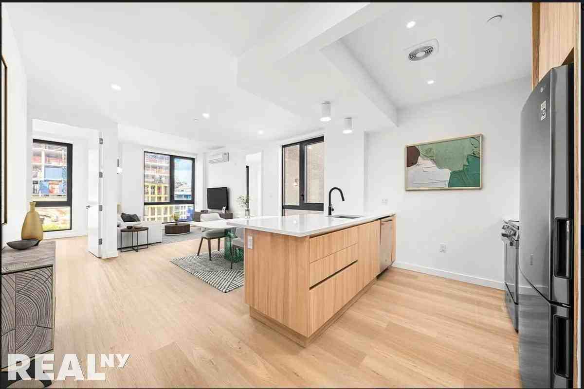 Listing photo 1 of 5