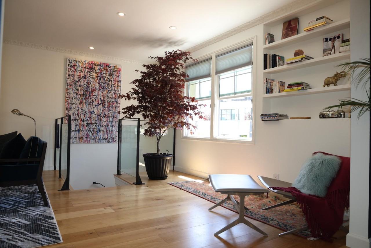 Listing photo 1 of 5