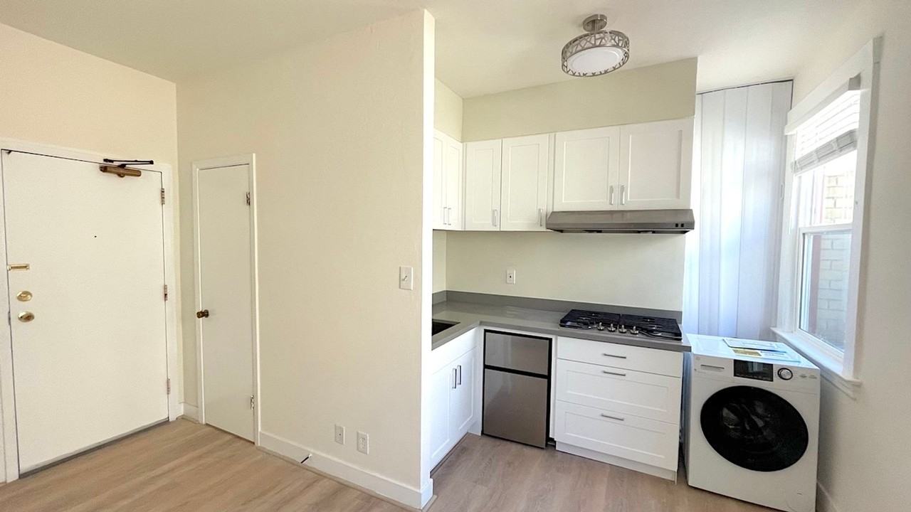 Listing photo 1 of 5