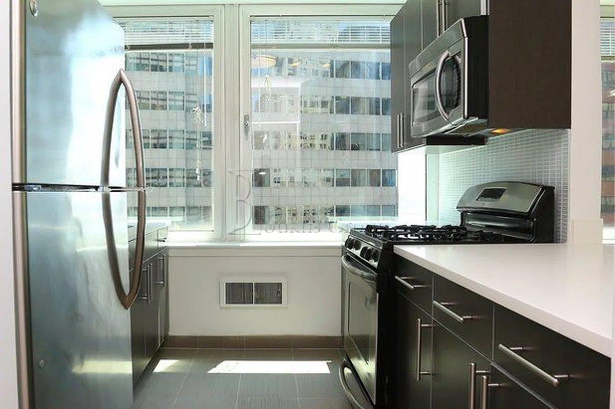 Listing photo 1 of 4