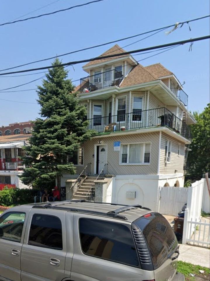 Listing photo 1 of 4