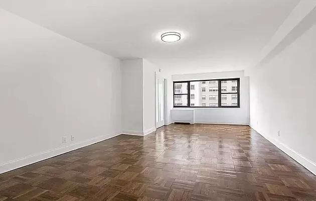 Listing photo 1 of 4