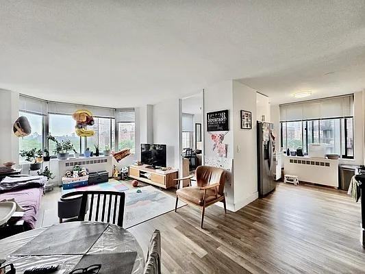 Listing photo 1 of 5