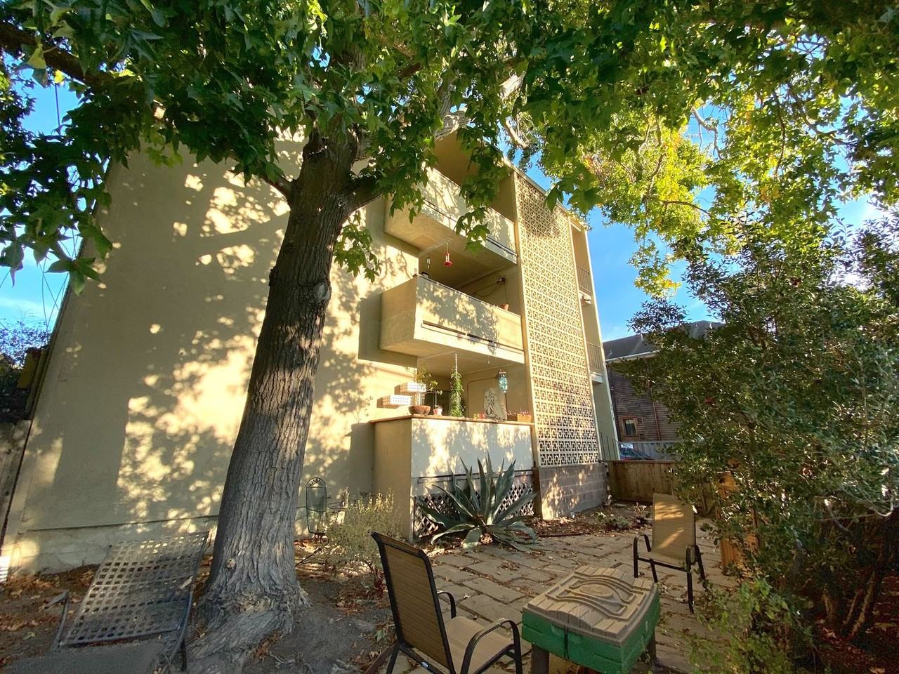 Listing photo 1 of 5