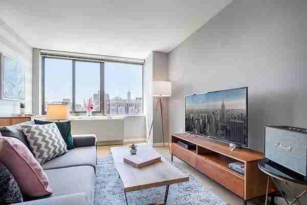 Listing photo 1 of 5