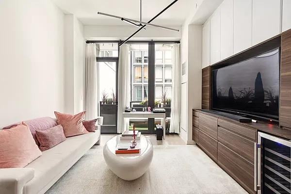 Listing photo 1 of 5